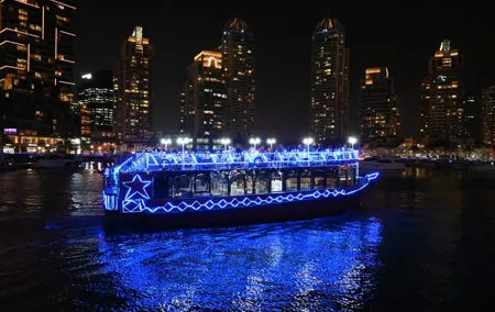 Dubai Marina: Luxury Dhow Cruise, Buffet Dinner & Live Show