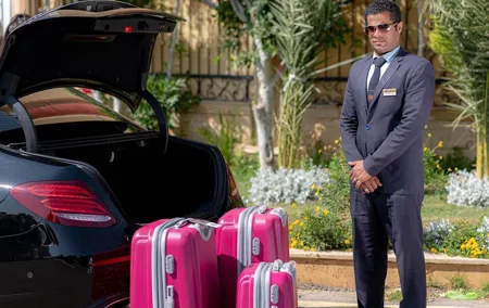 Private Dubai Airport Transfer DXB to Dubai City