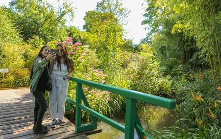 Versailles Palace and Giverny Monet House Guided Visit with Lunch
