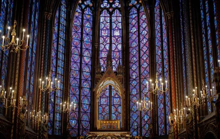Sainte-Chapelle and Conciergerie Guided Tour with Ticket in Paris