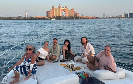 3 Hours Private Luxury Yacht Tour with BBQ, Music and Drinks