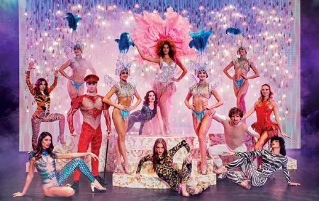 Paris Paradis Latin Cabaret Show with Champagne