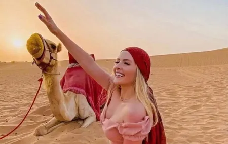 Dubai: Evening Red Dunes Safari, BBQ Dinner & Live Shows