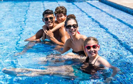 Dubai: Riva Beach Club Pool and Beach Day Pass