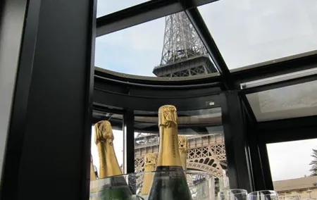 Paris Seine River Champagne Tasting Cruise