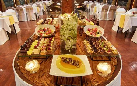Dhow Cruise Dinner in Dubai Marina