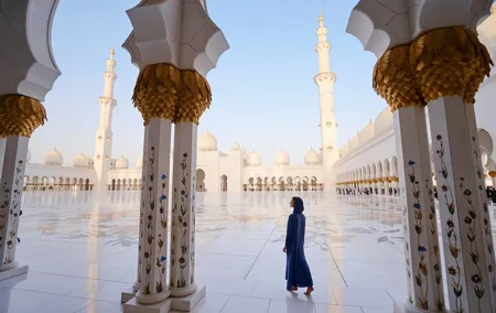 Dubai to Abu Dhabi Day Trip: Grand Mosque, Palace & Etihad Towers