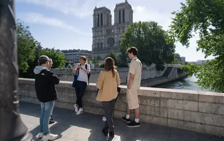 Paris Notre-Dame Interior Guided Tour with Scheduled Group Access