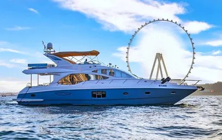 Luxury Shared Yacht Tour in Dubai Marina with Food