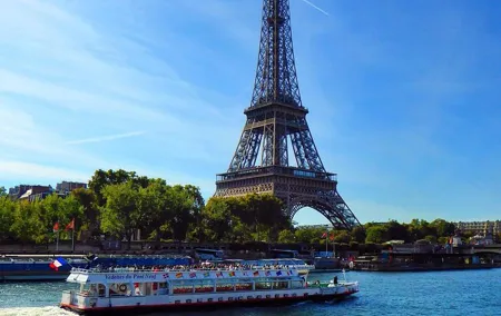 Seine River Sightseeing Guided Cruise by Vedettes du Pont Neuf