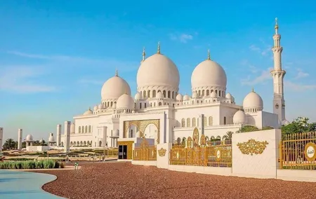 Abu Dhabi Sheikh zayed Mosque with Lunch, Louvre & Qasr Al Watan Palace