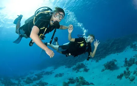 From Dubai: Discovery Scuba Diving & Snorkeling trip in Fujairah