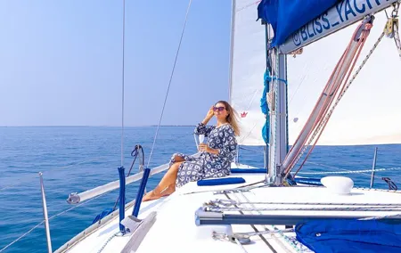 2-hours Sailing Yacht Tour in Dubai