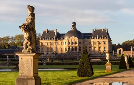 Fontainebleau and Vaux-Le-Vicomte Castle Small-Group Day Trip From Paris