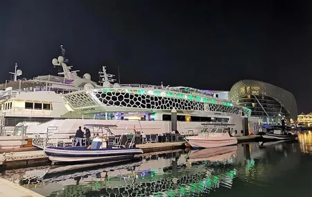 Lotus Mega Yacht Breathtaking 3-Hours Dinner Cruise