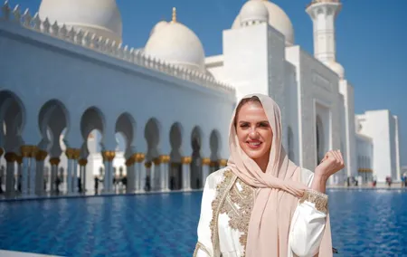 From Dubai: Abu Dhabi City Sightseeing And Sheikh Zayed Mosque