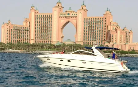 Private Luxury Everest Yacht Cruise from Dubai Marina