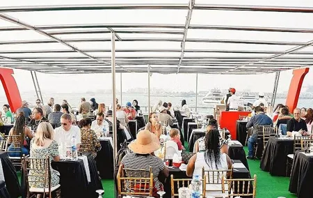 Dubai Marina Cruise Dinner with Entertainment Show