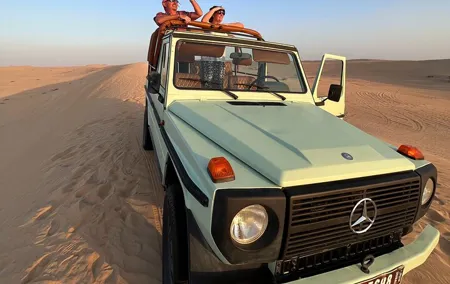 Dubai: Al Marmoom Oasis Vintage Safari: Camels, Stargazing & Meal