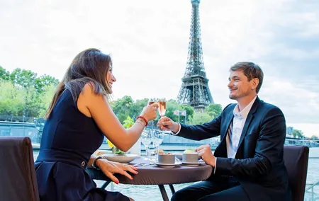 Early evening Dinner Cruise with drinks by Bateaux Parisiens