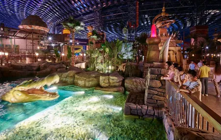IMG Worlds Of Adventure + Fast Track: Enjoy the Combo offer
