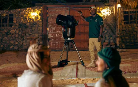 Dubai: Private Night Vintage Land Rover Safari and Astronomy