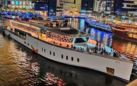 Dubai Luxury Yacht Dinner Cruise