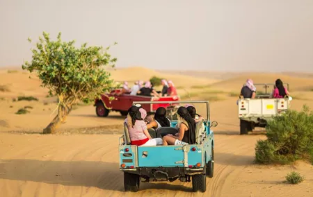 Dubai: Heritage Safari in Private Vintage Land Rover with dinner
