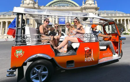 4 Hour Private Electric Tuktuk Tour in Paris