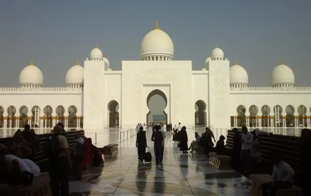 Abu Dhabi : Private Tour with professional Driver from Dubai