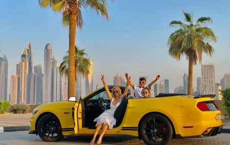 Dubai Cabrio Tour: Guided Tour of Top Sights in a Convertible Car