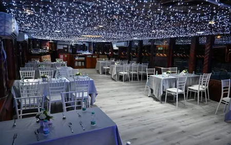 Luxury Dinner at Traditional Dhow Cruise Dubai Marina with Charm