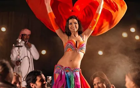 6-Hour Luxury Evening Dubai Desert Safari - BBQ Dinner Live Shows
