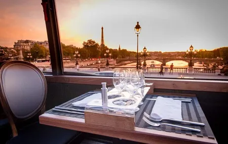 Paris Bustronome Gourmet Sightseeing Dinner on a Panoramic Bus