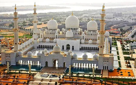 Abu Dhabi City Tour and Qasr AL Watan