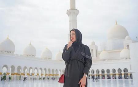 From Dubai: Abu Dhabi City Sightseeing & Sheikh Zayed Mosque
