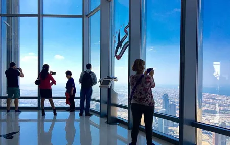 Private Tour: Dubai Frame, Burj Khalifa Entry and Dubai Fountain