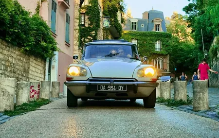 Paris Private Guided Tour in a Vintage Open Top French Car