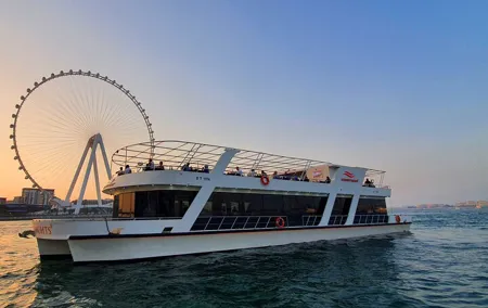 Dubai: Sunset & Luxury Dinner Cruise
