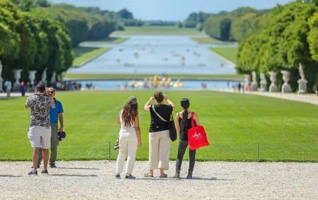 Versailles Palace Guided Day Tour and Trianon from Paris