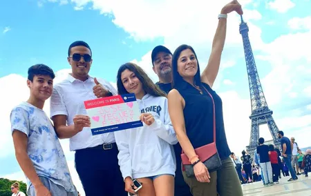 Paris in 2, 4 or 8 hours Private & Customizable Tour with a local