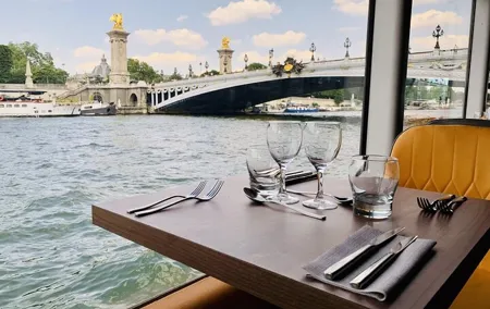 Paris Seine River dinner cruise from Alexandre III bridge