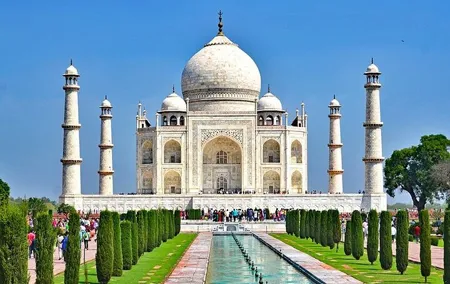 2-Night Private Tour of Taj Mahal and Agra with Pick Up from UAE