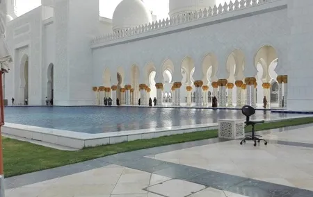 Abu Dhabi tour with Sheikh Zayed Grand Mosque ,and Qasr Al Watan