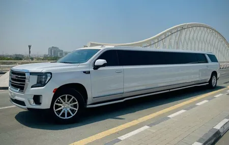 Dubai: Private Limousine ride with driver for City Tours n Events