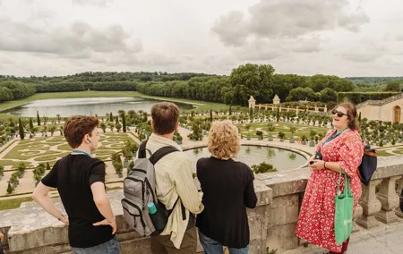Small Group Paris to Versailles Guided Day Trip & Garden Access