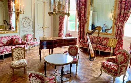 Versailles Palace & Marie-Antoinette's Estate Full Day Private Tour from Paris