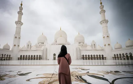 From Dubai: Full-Day Abu Dhabi Tour With Traditional Buffet Lunch