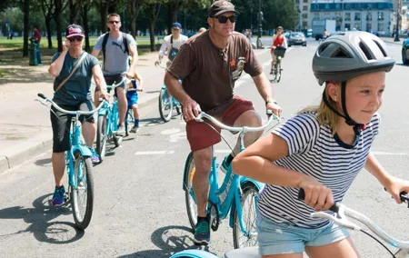 Paris Highlights Bike Tour: Eiffel Tower, Louvre and Notre-Dame