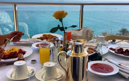 Burj Khalifa Tickets: Dubai Views and Lunch or Dinner